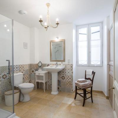 salle de bain blanche